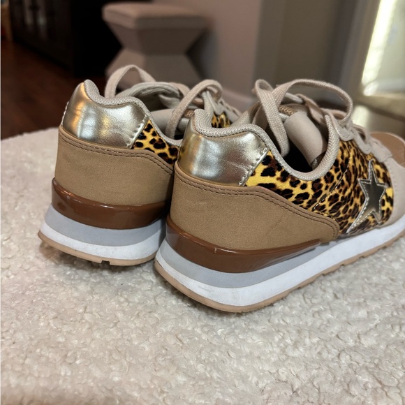 VINTAGE HAVANA Renee Cheetah Print Beige Tan Suede Sneakers excellent size 6 - Picture 4 of 7